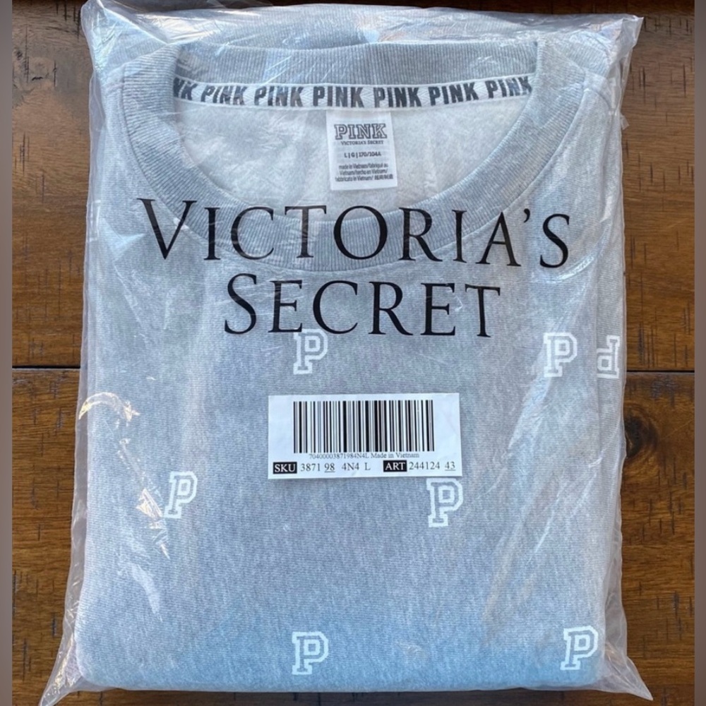 •NIP•Victoria’s Secret PINK Signature P Campus Crewneck Sweatshirt